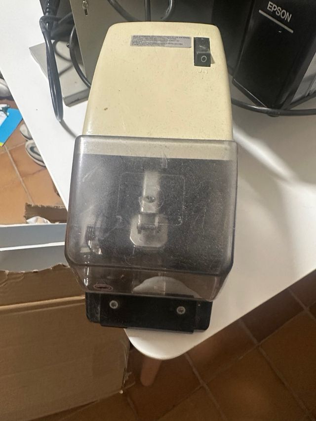 Grapadora Eléctrica de Oficina