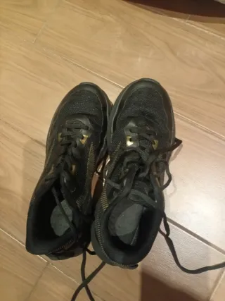 Zapatillas deportivas mujer negras y doradas