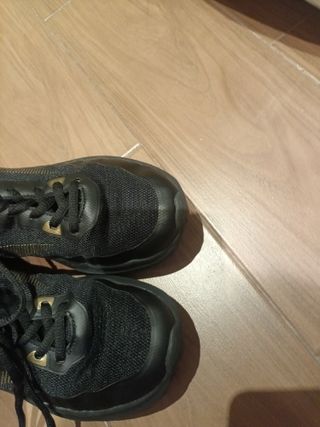 Zapatillas deportivas mujer negras y doradas