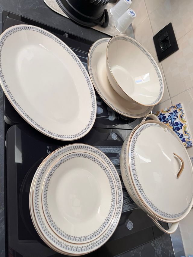 Set piatti da 6+ zuppiera con coperchio