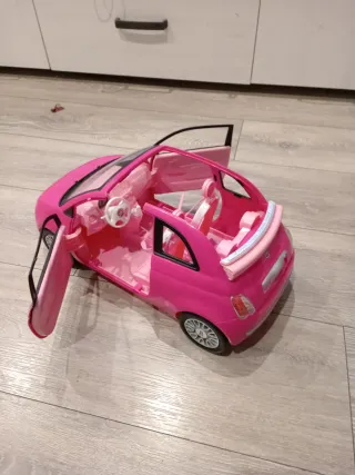 Coche Barbie rosa descapotable