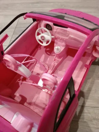 Coche Barbie rosa descapotable