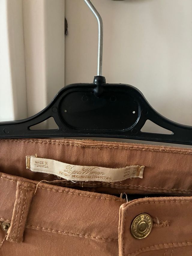 Pantalón Zara efecto piel marrón