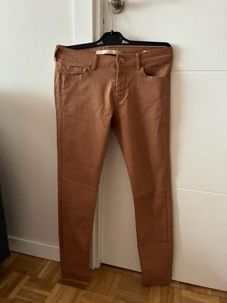 Pantalón Zara efecto piel marrón