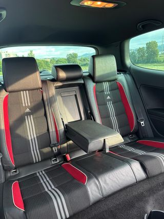 Volkswagen Golf 6 GTI Adidas