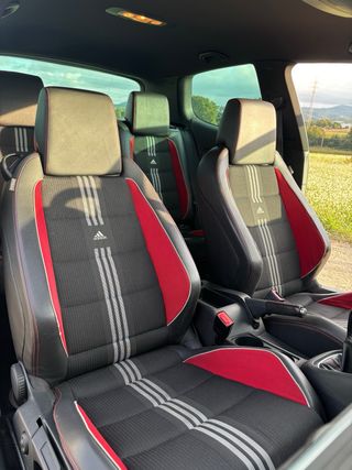 Volkswagen Golf 6 GTI Adidas