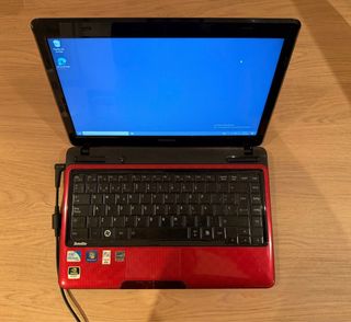 Toshiba Satellite L735-13G Roja