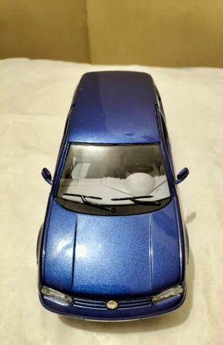 Volkswagen Golf Bburago 1/24