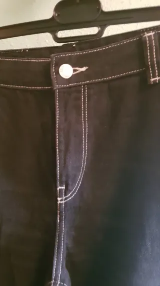 Pantalón vaquero chica con multiples bolsillos