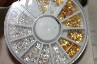 Lote abalorios, accesorios uñas , pendientes,cuent