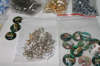 Lote abalorios, accesorios uñas , pendientes,cuent