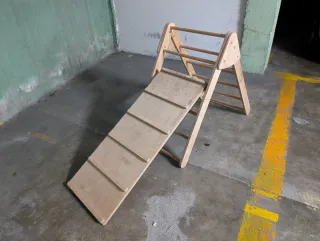 Triángulo Pikler plegable madera