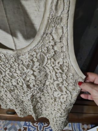 Blusa encaje beige talla L