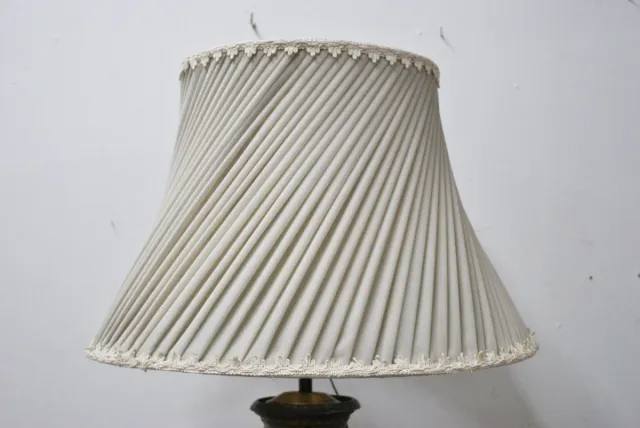 Antigua lámpara de mesa de calamina