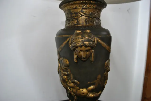 Antigua lámpara de mesa de calamina