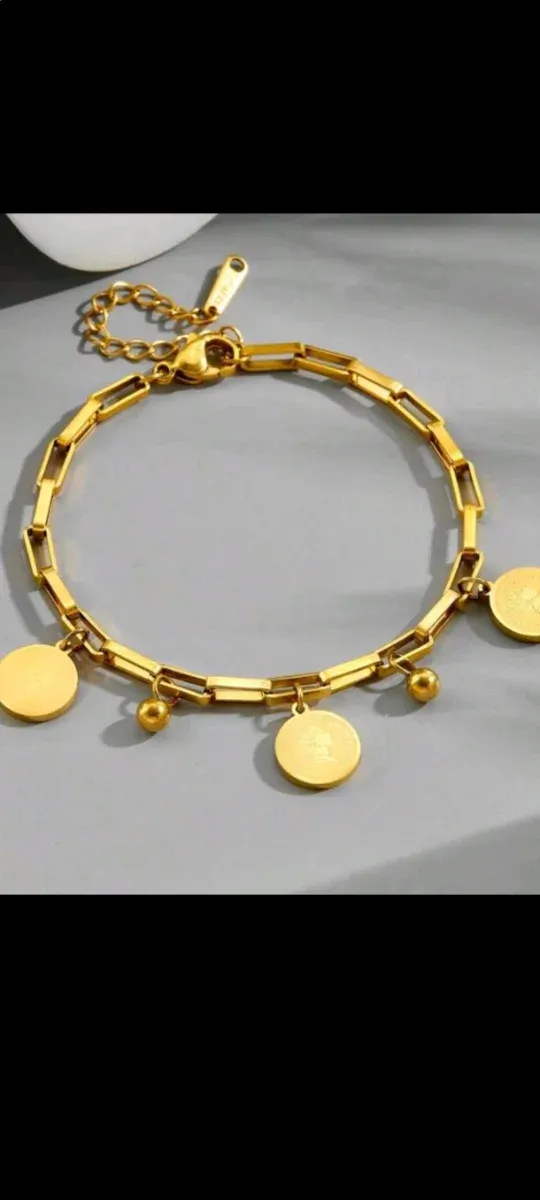 Bracciale in oro con ciondoli in oro 18k lucido