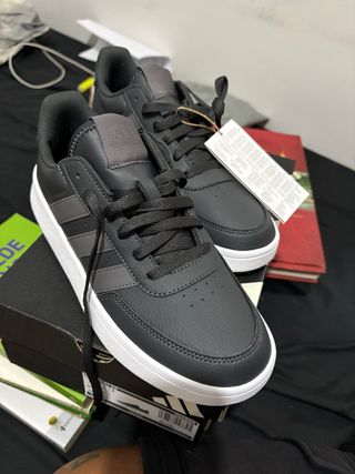 Zapatillas Adidas Negras y Grises