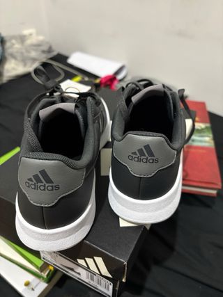 Zapatillas Adidas Negras y Grises