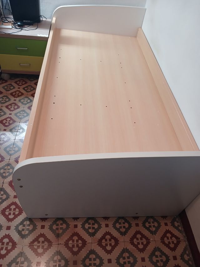 Cama individual madera y plástico