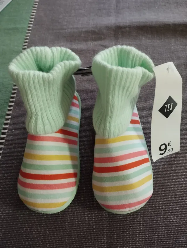 Zapatillas de bebé a rayas