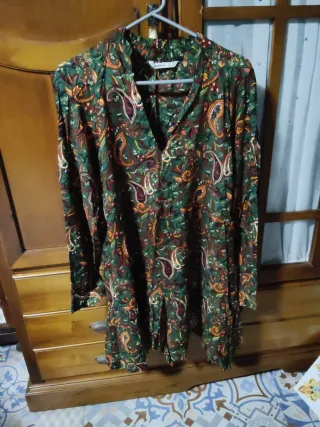 Vestido estampado paisley verde Stradivarius T.M