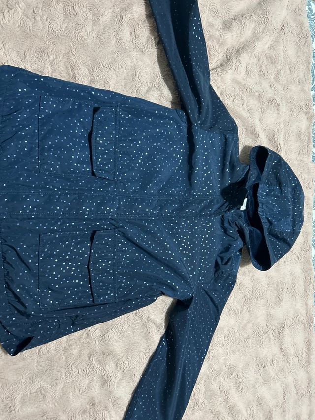 Chaqueta niña impermeable con puntos