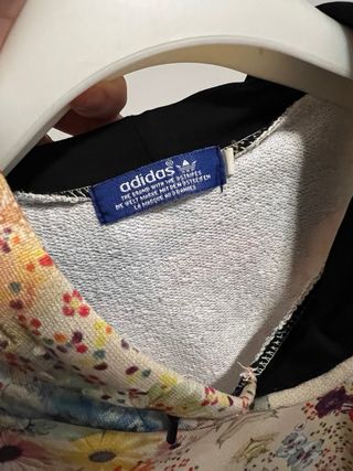 Sudadera Adidas floral multicolor