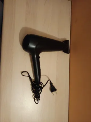 Secador de pelo negro