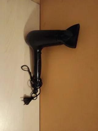 Secador de pelo negro