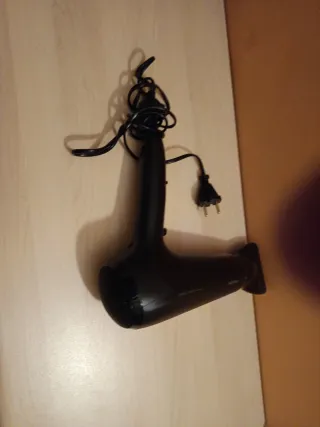 Secador de pelo negro