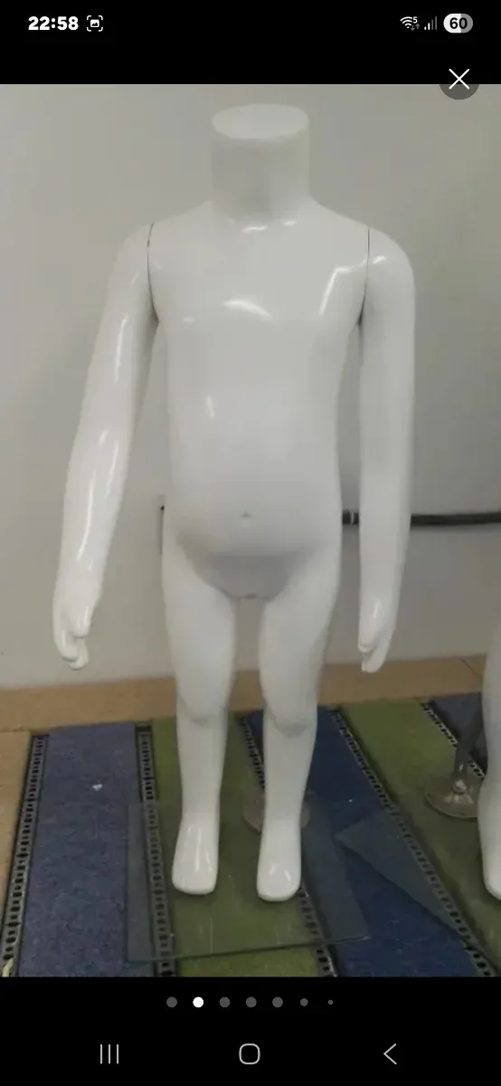Maniquíes infantiles blancos
