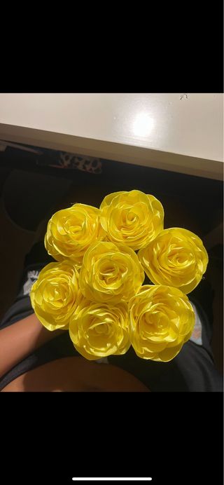 Ramo de rosas eternas hechas a mano