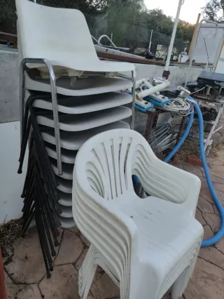 Lote Sillas Apilables Metal y Plástico