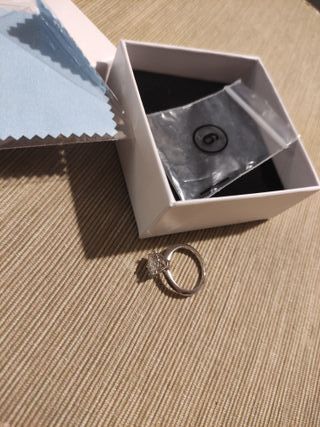 Anillo Plata Piedra 4 Quilates. Talla 6