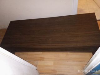 Mesa de salón de madera