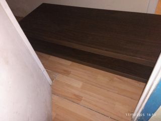 Mesa de salón de madera