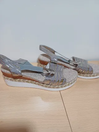 Sandalias doradas y plateadas no ago envios