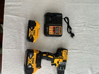 Taladro DeWalt XR + 2 Baterías + Cargador