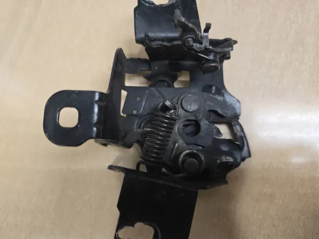 Cerradura Capot Golf