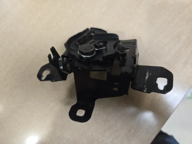 Cerradura Capot Golf