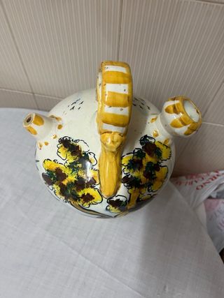 Botijo de cerámica decorado