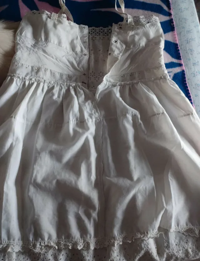 Vestido blanco de niña