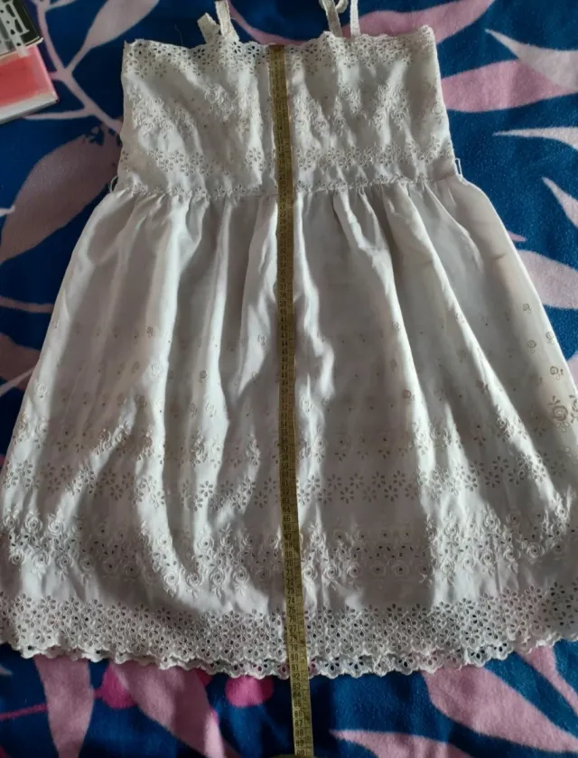 Vestido blanco de niña