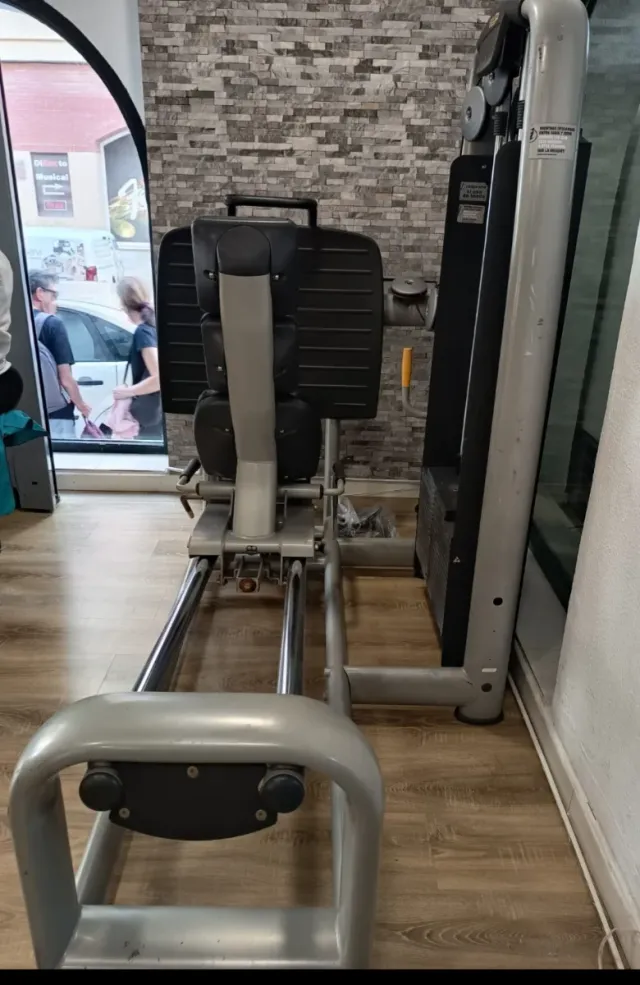 Prensa Technogym para reparar