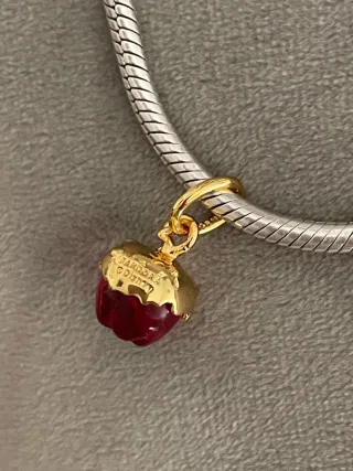 Charm Manzana Reina Malvada Disney