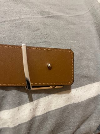 Cinturón Louis Vuitton Negro y chapa dorado y plat