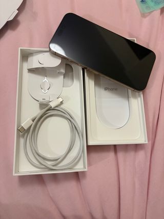 iPhone 16 Pro Max Dorado