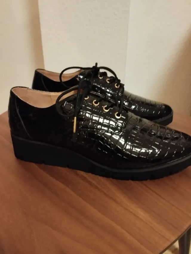 Zapatos negros charol Cortefiel mujer