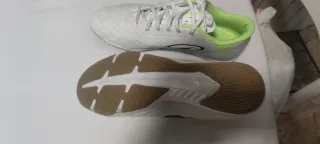 Zapatillas fútbol sala blancas y verdes