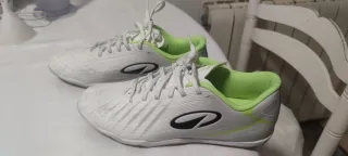 Zapatillas fútbol sala blancas y verdes
